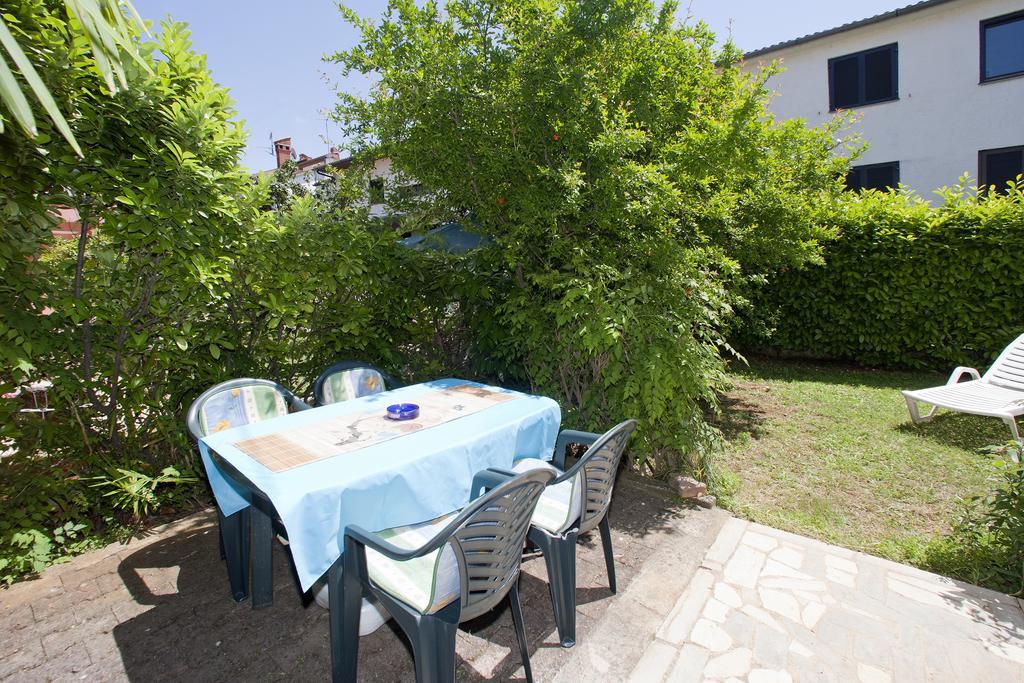 Apartments Mladenka Poreč Kamer foto
