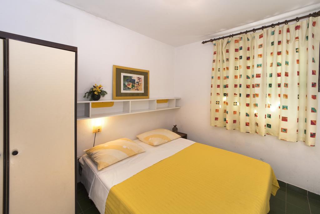 Apartments Mladenka Poreč Kamer foto