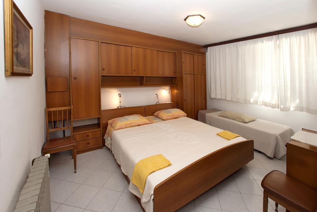 Apartments Mladenka Poreč Kamer foto