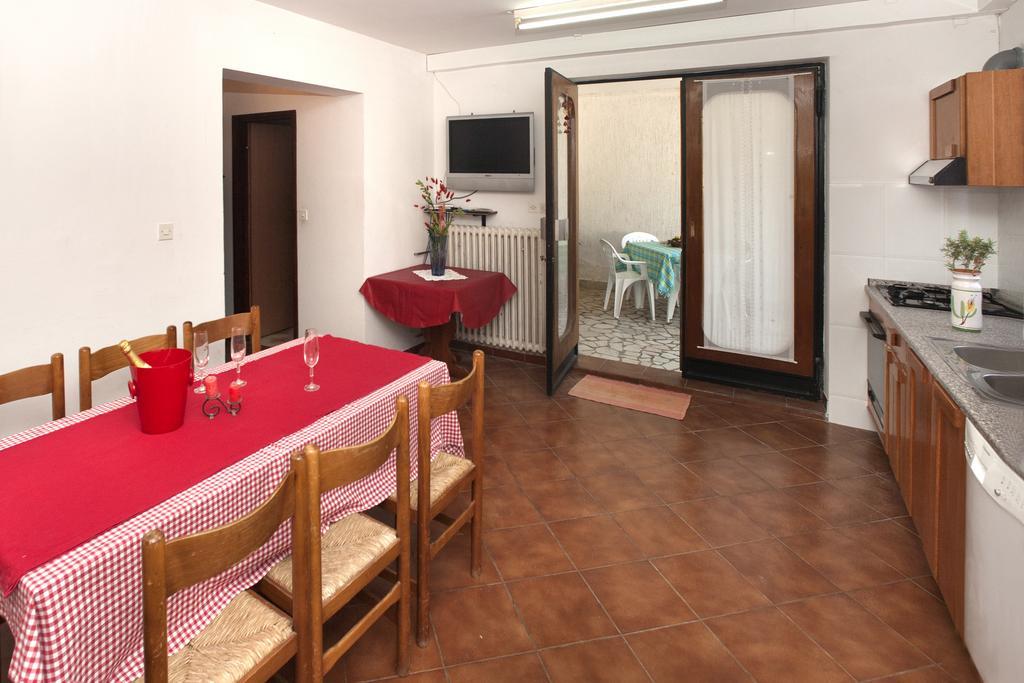 Apartments Mladenka Poreč Kamer foto